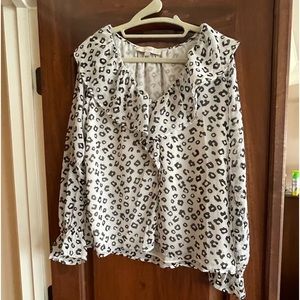 Elegant animal print blouse!